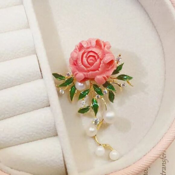 NEW Romantic Carved Pink Rose and Pearl Brooch Pin - Picture 3 of 5